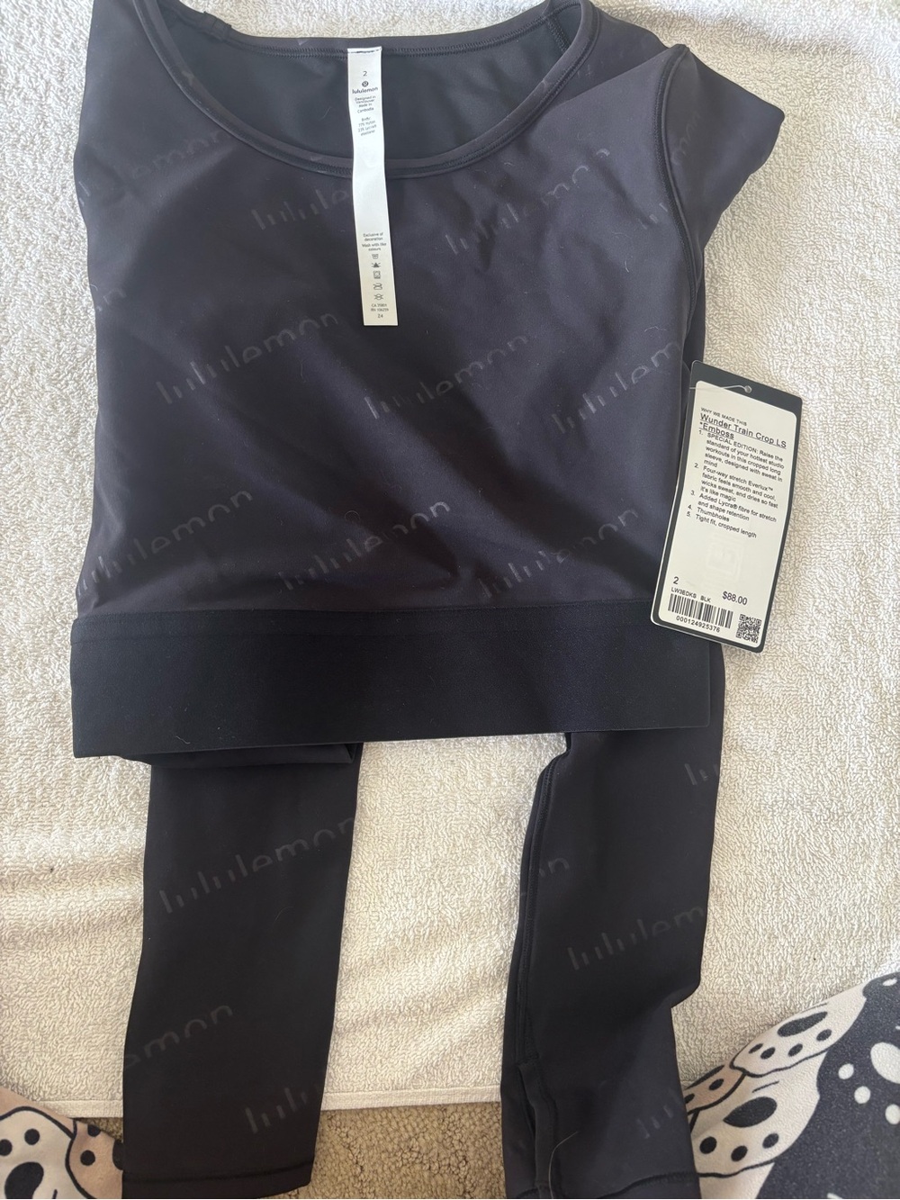 lululemon athletica Black long sleeves crop top